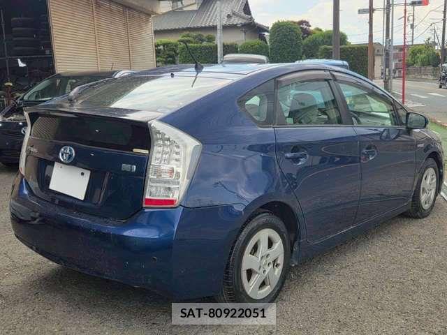 Toyota PRIUS 2011-10 8831169-9