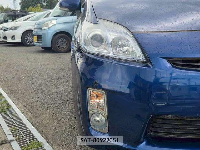 Toyota PRIUS 2011-10 8831169-12