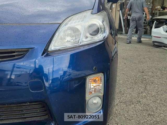 Toyota PRIUS 2011-10 8831169-13