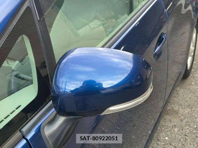 Toyota PRIUS 2011-10 8831169-17