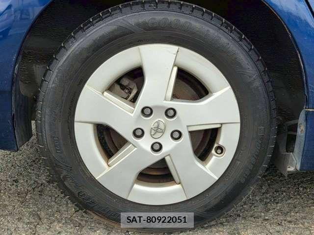Toyota PRIUS 2011-10 8831169-19