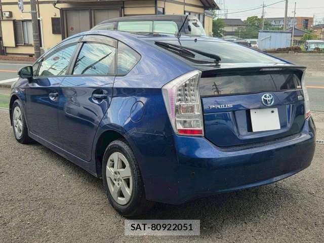 Toyota PRIUS 2011-10 8831169-7