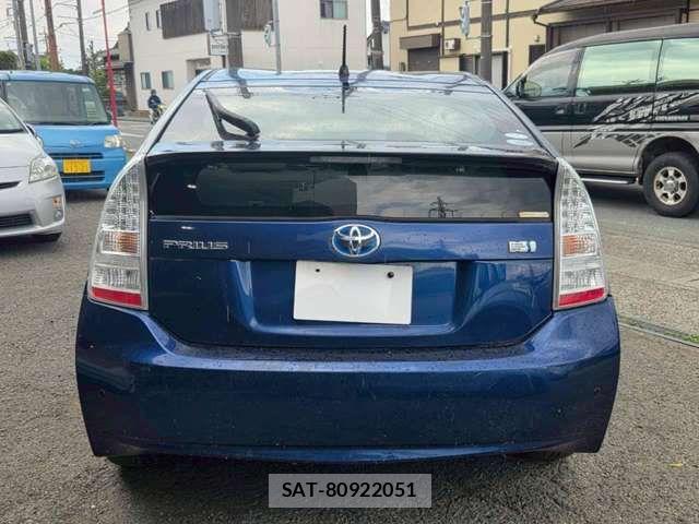 Toyota PRIUS 2011-10 8831169-8