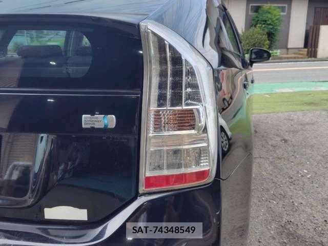 Toyota PRIUS 2009-12 8831165-15