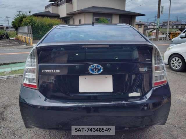 Toyota PRIUS 2009-12 8831165-8