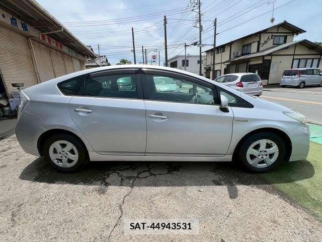 Toyota PRIUS 2010-03 8831177-10