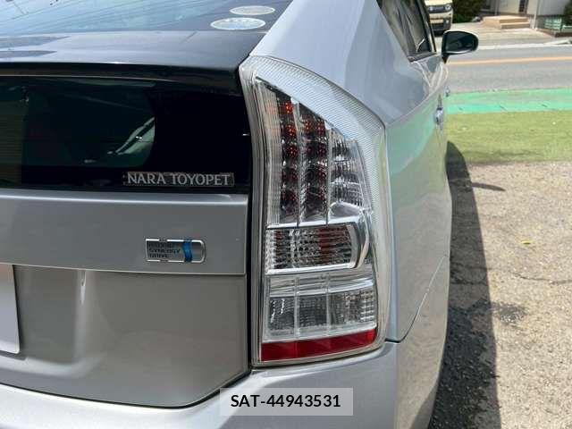 Toyota PRIUS 2010-03 8831177-14