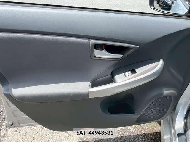 Toyota PRIUS 2010-03 8831177-15