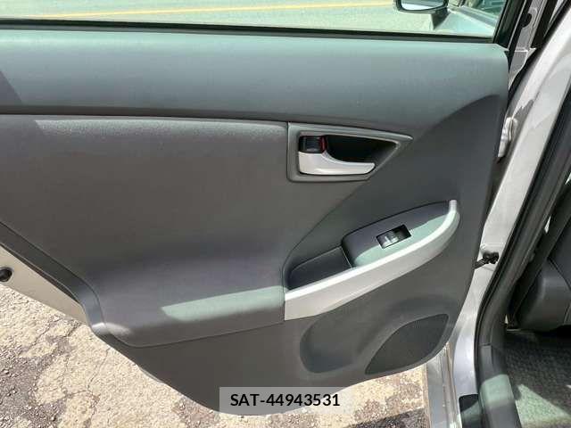 Toyota PRIUS 2010-03 8831177-16