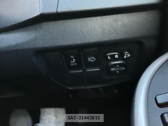 Toyota PRIUS 2013-04 8831183-9