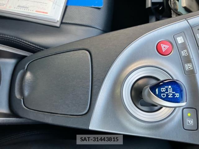 Toyota PRIUS 2013-04 8831183-10