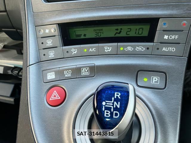 Toyota PRIUS 2013-04 8831183-6