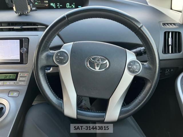 Toyota PRIUS 2013-04 8831183-7