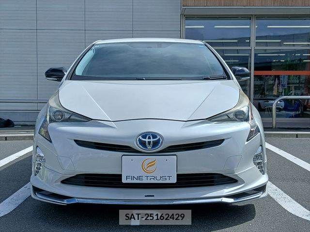 Toyota PRIUS 2016-01 8831146-13