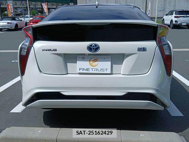 Toyota PRIUS 2016-01 8831146-17