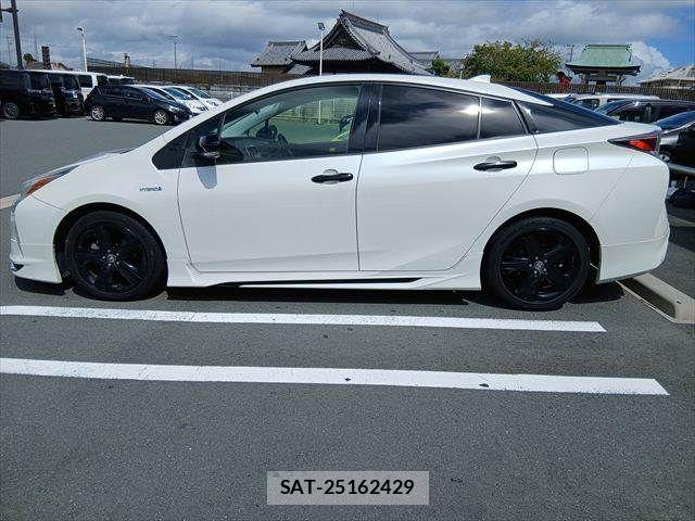 Toyota PRIUS 2016-01 8831146-19