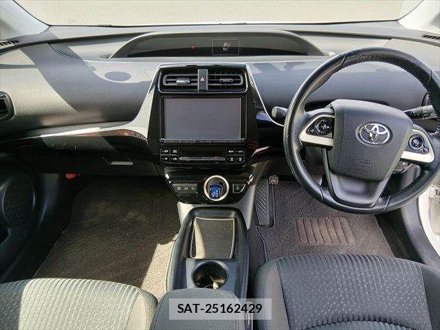 Toyota PRIUS 2016-01 8831146-2