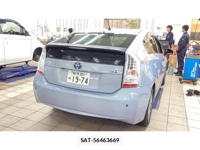 Toyota PRIUS 2010-05 8831188-1