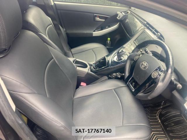 Toyota PRIUS 2012-05 8831179-11