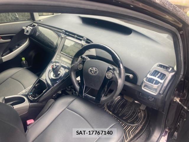 Toyota PRIUS 2012-05 8831179-12