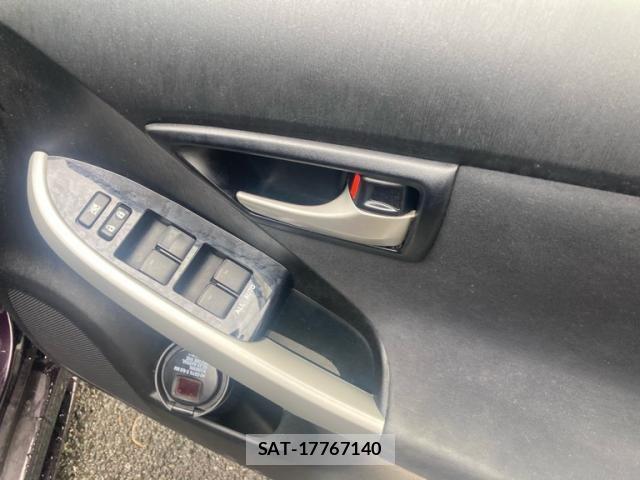 Toyota PRIUS 2012-05 8831179-13