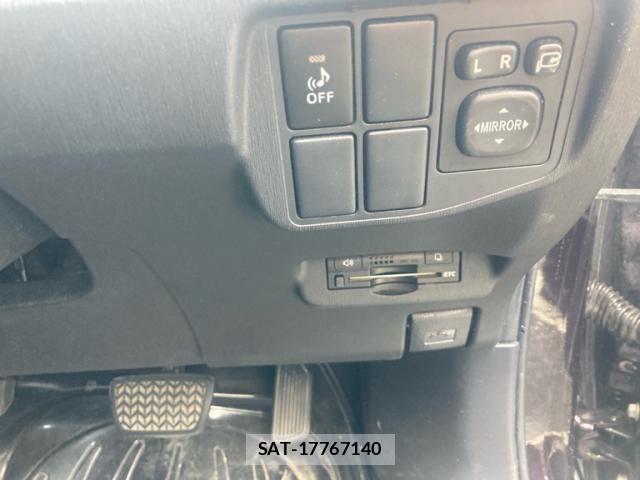 Toyota PRIUS 2012-05 8831179-15
