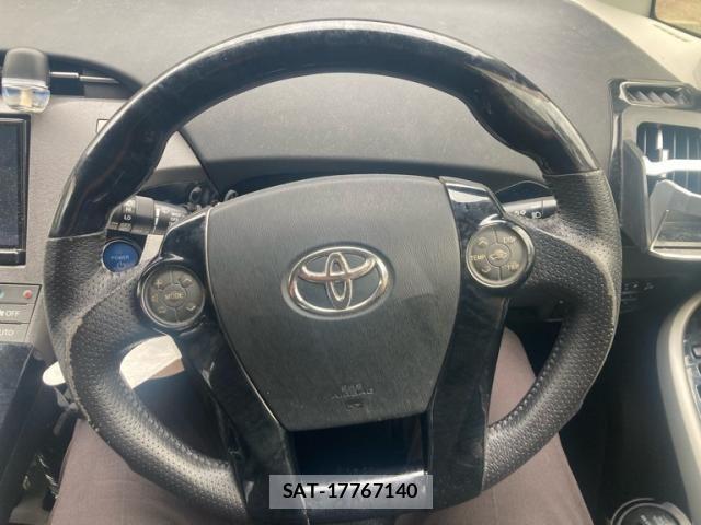 Toyota PRIUS 2012-05 8831179-16