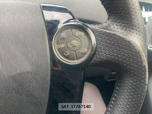 Toyota PRIUS 2012-05 8831179-18