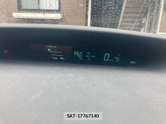 Toyota PRIUS 2012-05 8831179-19
