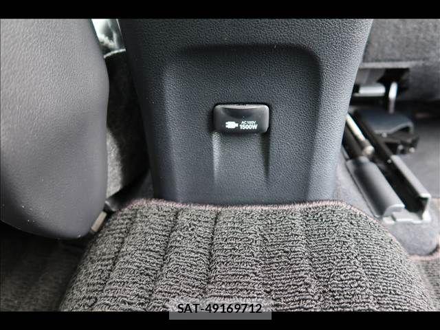 Toyota PRIUS 2018-03 8831116-15