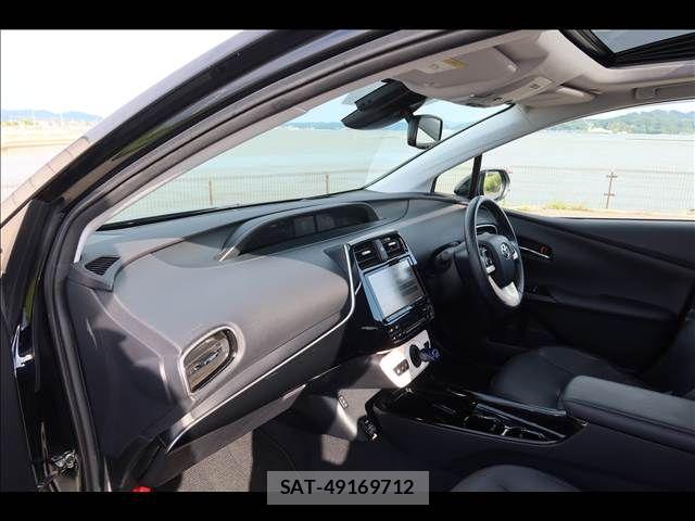 Toyota PRIUS 2018-03 8831116-17