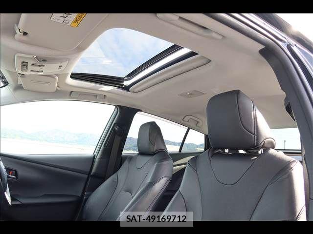 Toyota PRIUS 2018-03 8831116-19