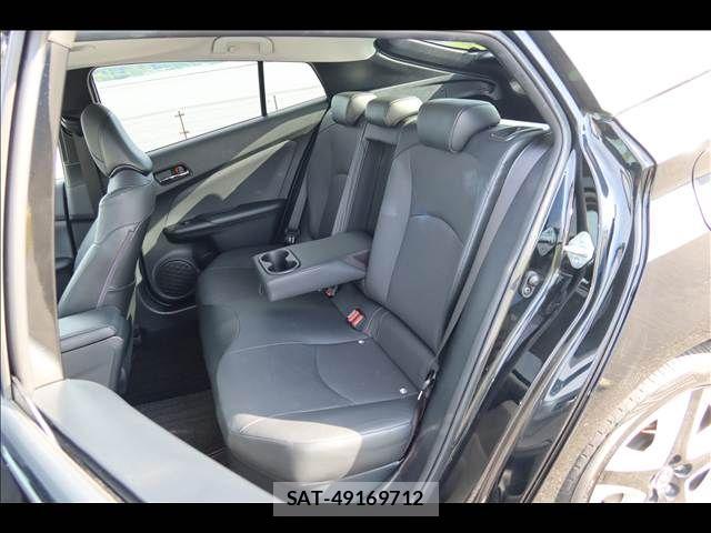 Toyota PRIUS 2018-03 8831116-21