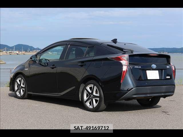 Toyota PRIUS 2018-03 8831116-3