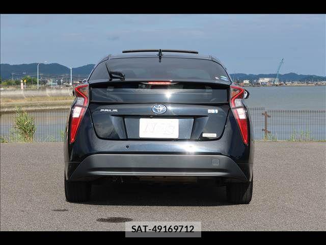 Toyota PRIUS 2018-03 8831116-4