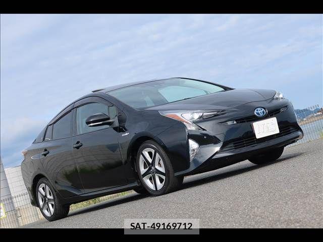 Toyota PRIUS 2018-03 8831116-5