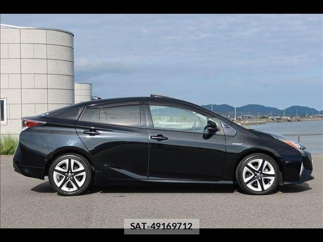 Toyota PRIUS 2018-03 8831116-6