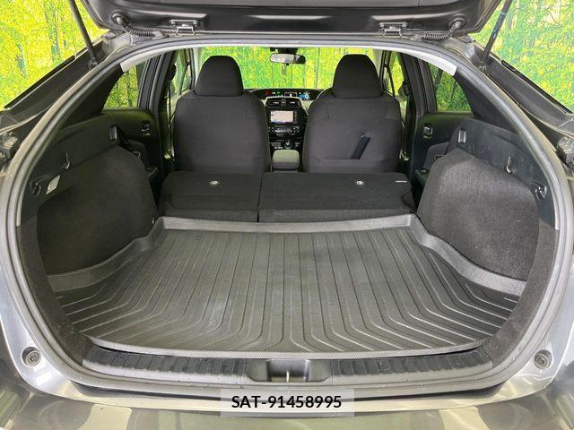 Toyota PRIUS 2017-06 8831140-10