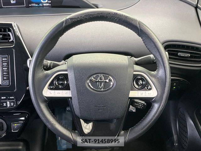 Toyota PRIUS 2017-06 8831140-11