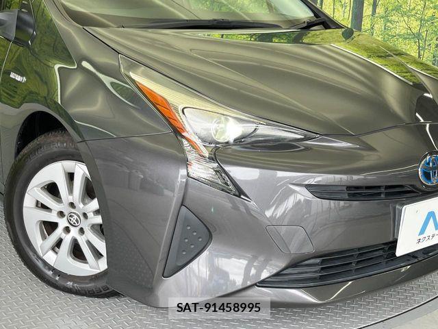 Toyota PRIUS 2017-06 8831140-12