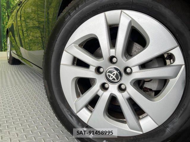 Toyota PRIUS 2017-06 8831140-13