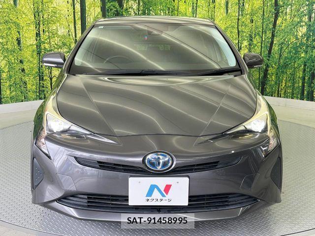 Toyota PRIUS 2017-06 8831140-14