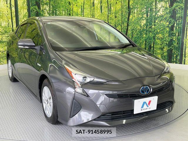 Toyota PRIUS 2017-06 8831140-16