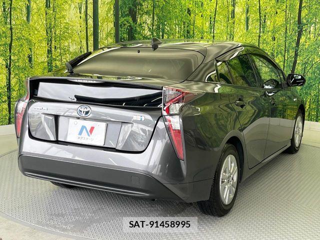 Toyota PRIUS 2017-06 8831140-17