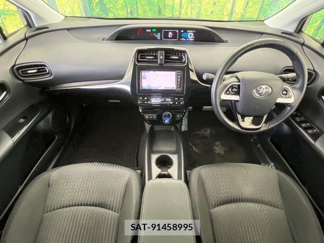 Toyota PRIUS 2017-06 8831140-2