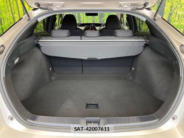 Toyota PRIUS 2016-10 8831129-9