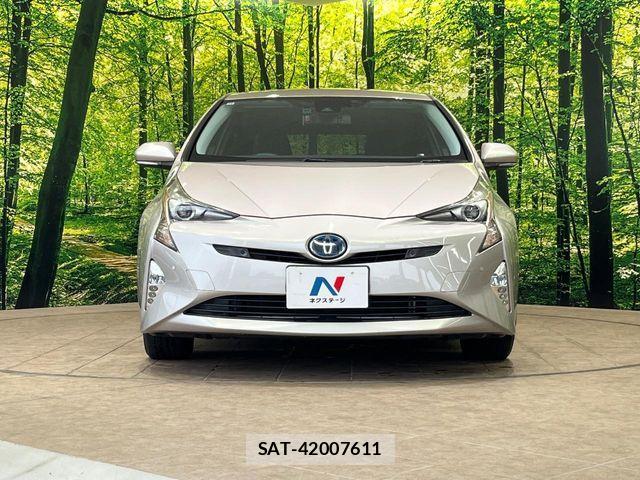 Toyota PRIUS 2016-10 8831129-13