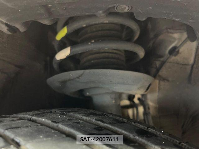 Toyota PRIUS 2016-10 8831129-19
