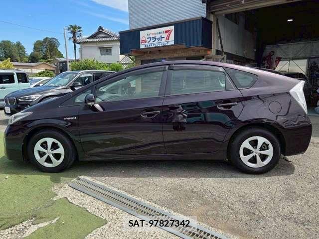 Toyota PRIUS 2014-04 8831167-9