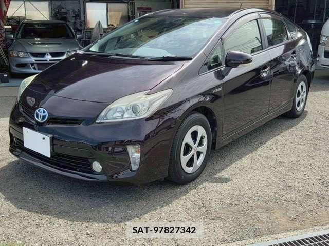 Toyota PRIUS 2014-04 8831167-11